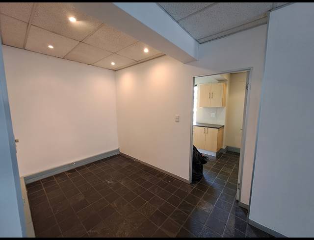 190M² OFFICE TO LET IN HYDE PARK